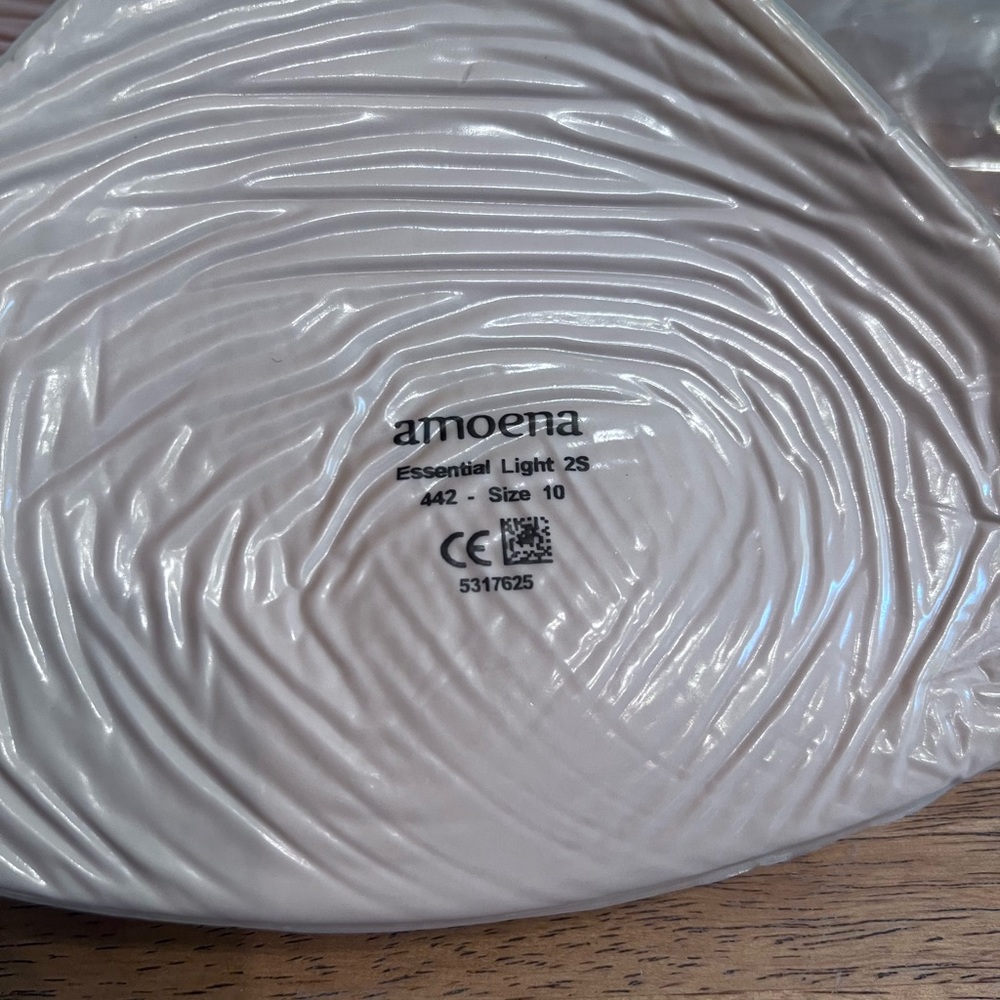 4 Amoena Essential Light sizes 9 and 10 2S breast shape price is now for all 4. - Picture 4 of 9